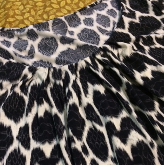 Snake print rouched front top - Picture 2 of 2